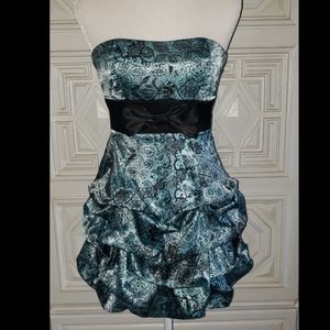 Beautiful Y2K Windsor Homecoming Dress